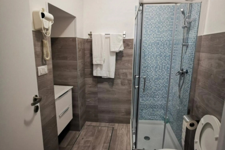 Room 7 of 25