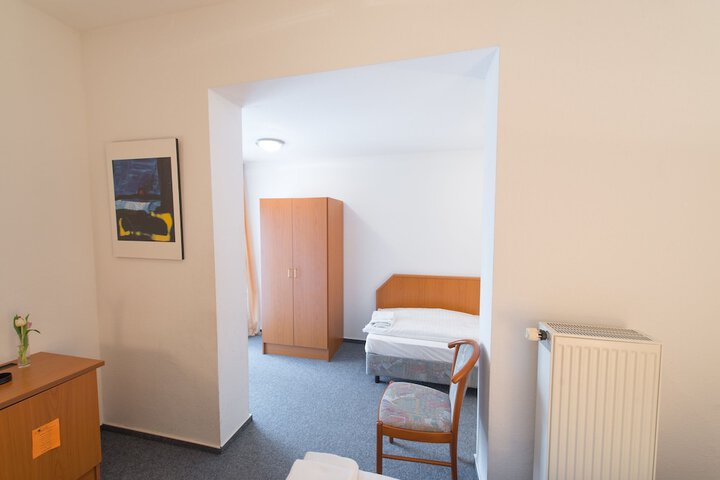 Room 5 of 42