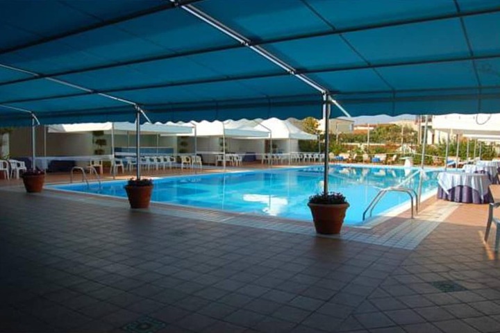 Pool 30 of 52