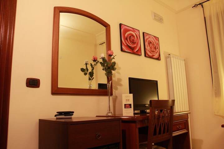 Room 9 of 40