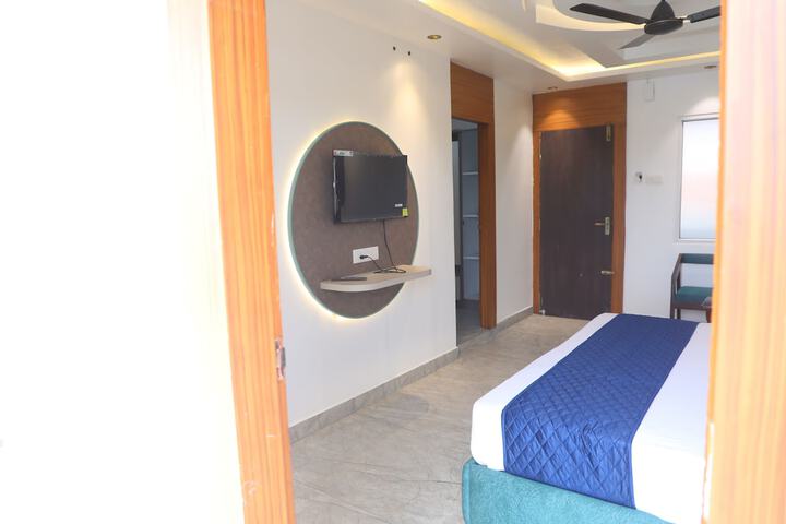 Room 10 of 37