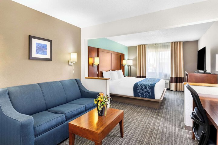 1 King Bed Business Room Upgrade (9 of 13)