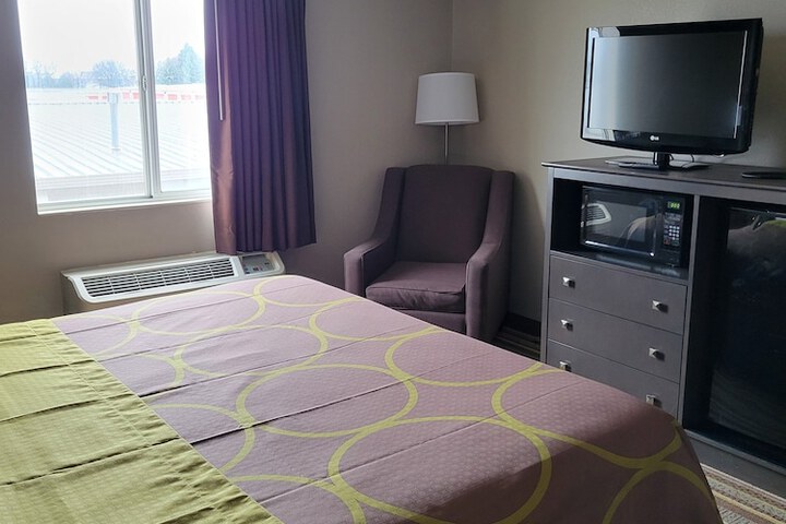 1 King Bed (10 of 24)