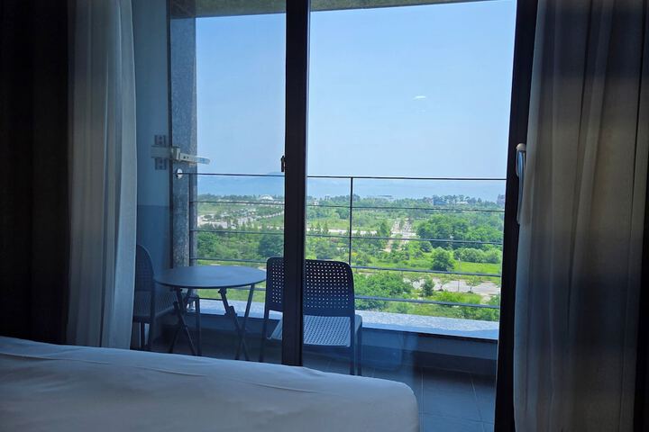 Room 10 of 40