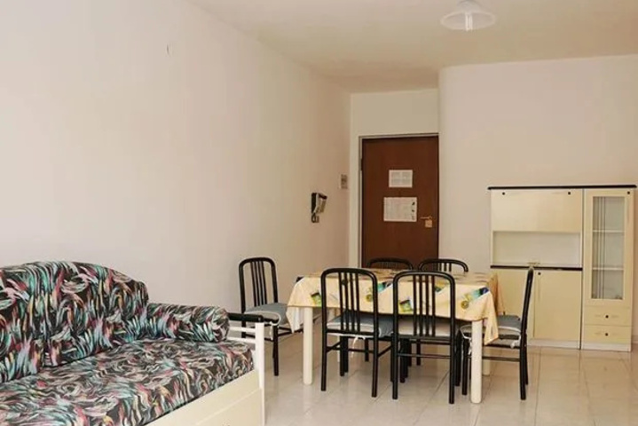 Room 5 of 10