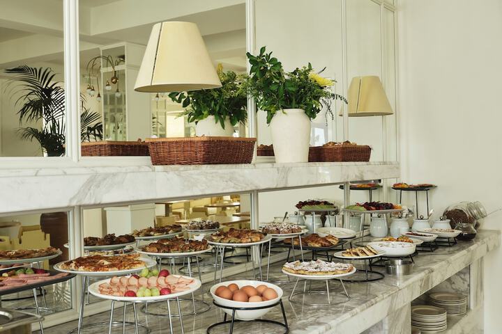 Dining 45 of 61