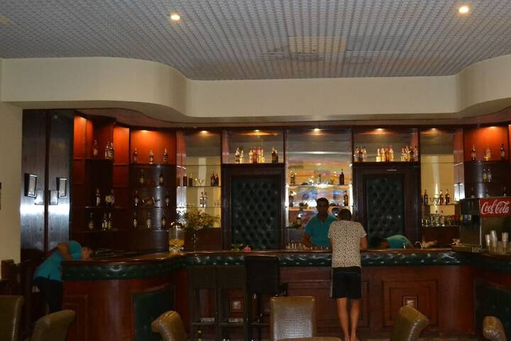 Lounge 36 of 49