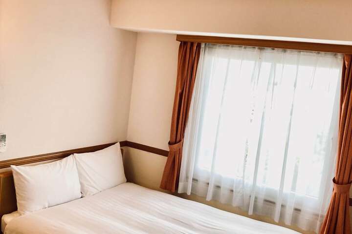 Room 6 of 50