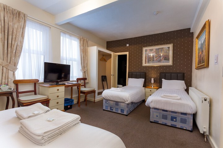Room 4 of 39
