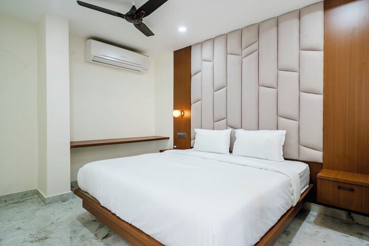 Room 11 of 32