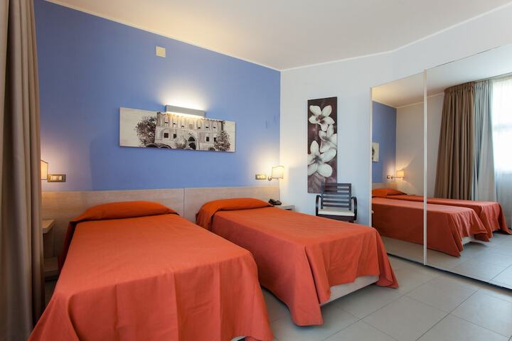 Room 6 of 38