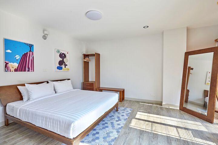 Room 10 of 80