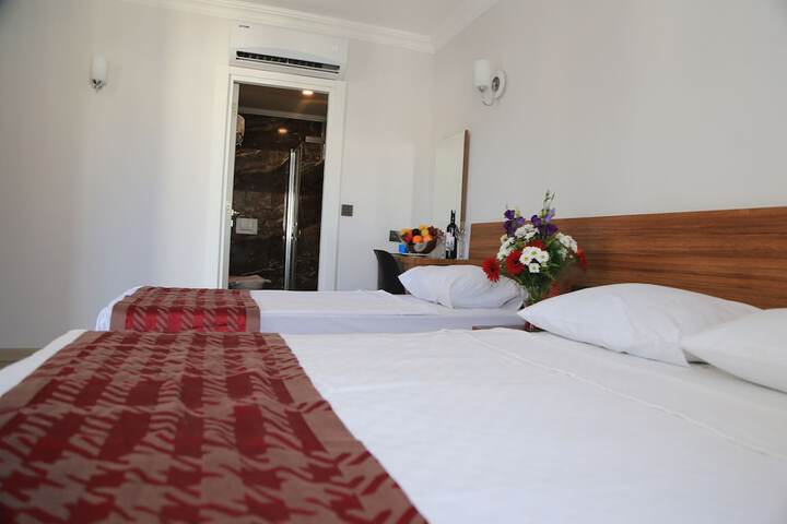 Room 5 of 76