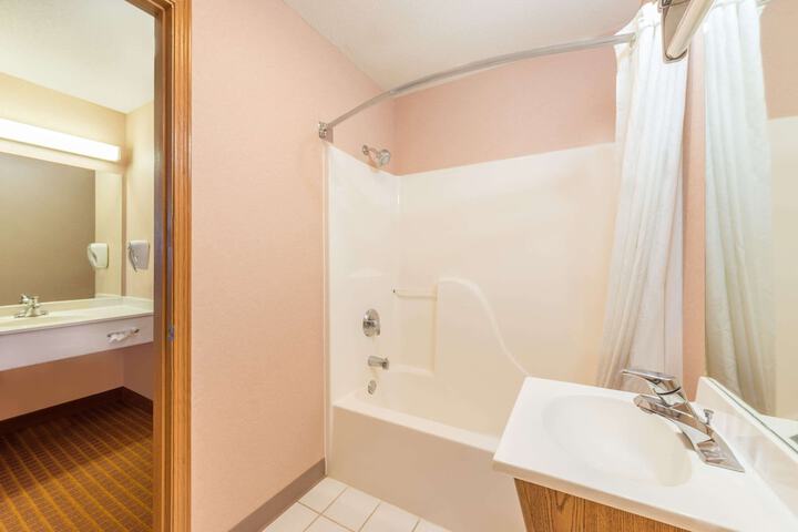 Room 8 of 17