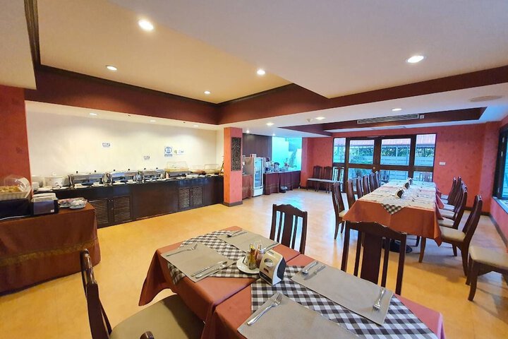 Dining 40 of 46