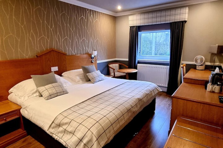 Room 8 of 14