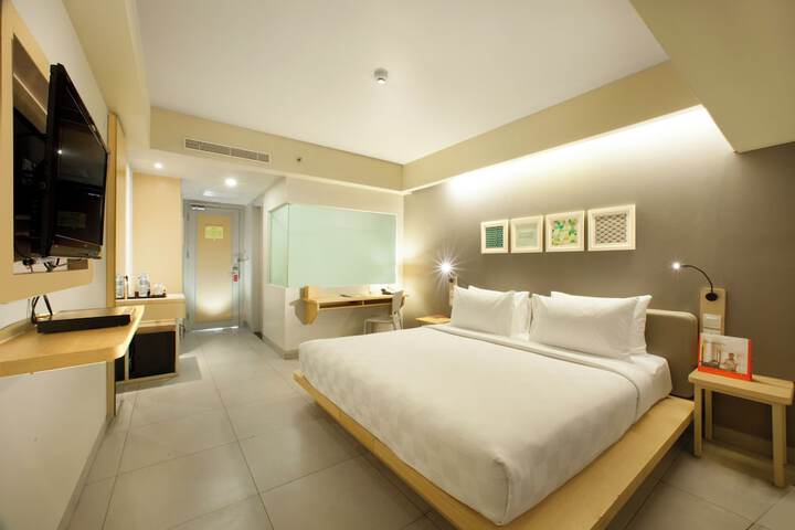 Room 9 of 63
