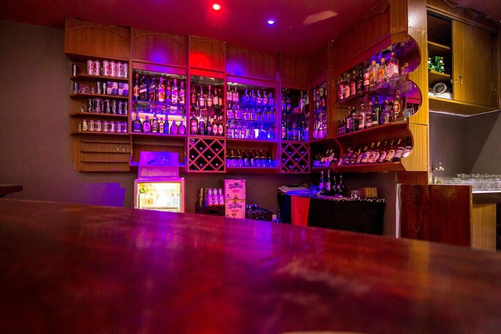 Lounge 84 of 97
