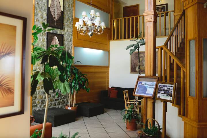 Entrance & Lobby