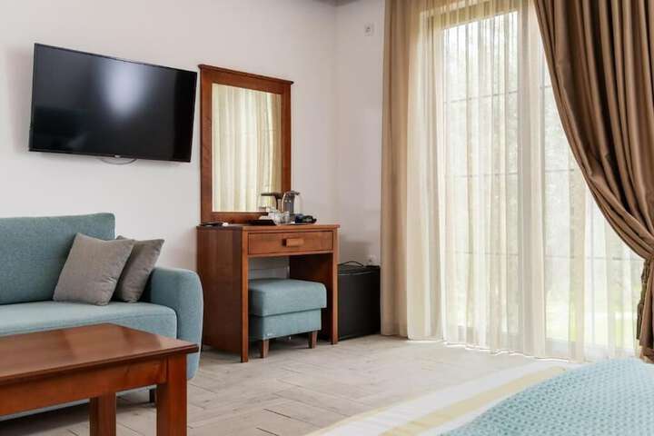 Room 17 of 47