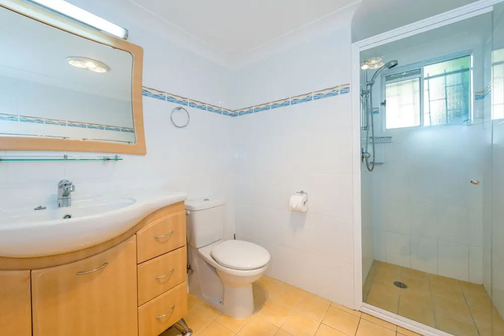 Room 5 of 12