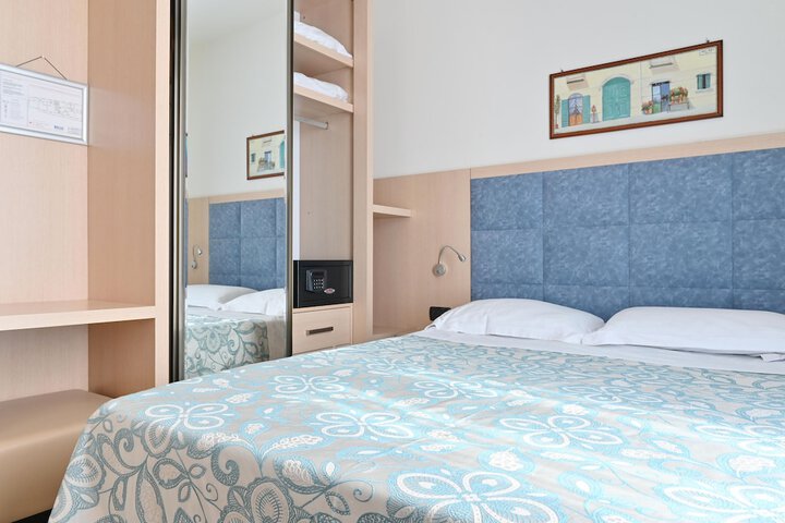 Room 4 of 52