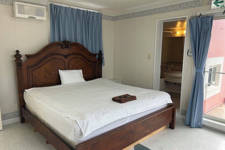 Room 16 of 82