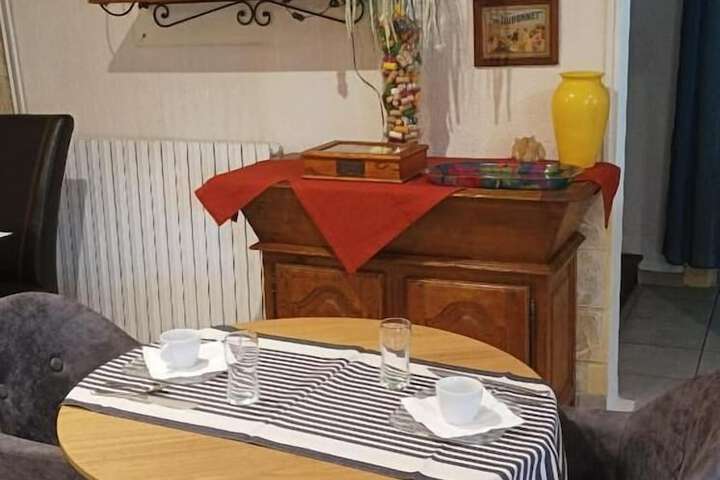 Room 8 of 33