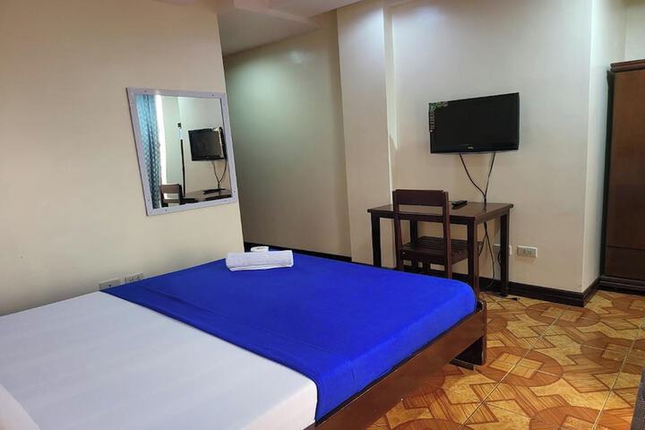 Room 10 of 28