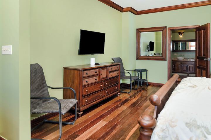 Room 550 of 927