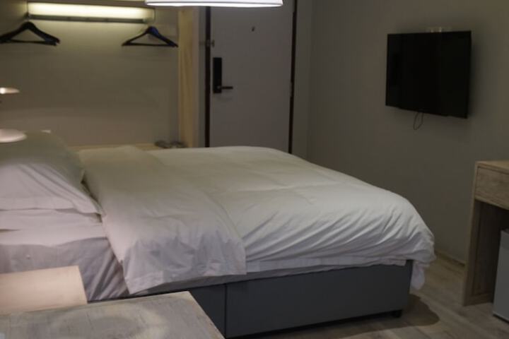 Room 6 of 37