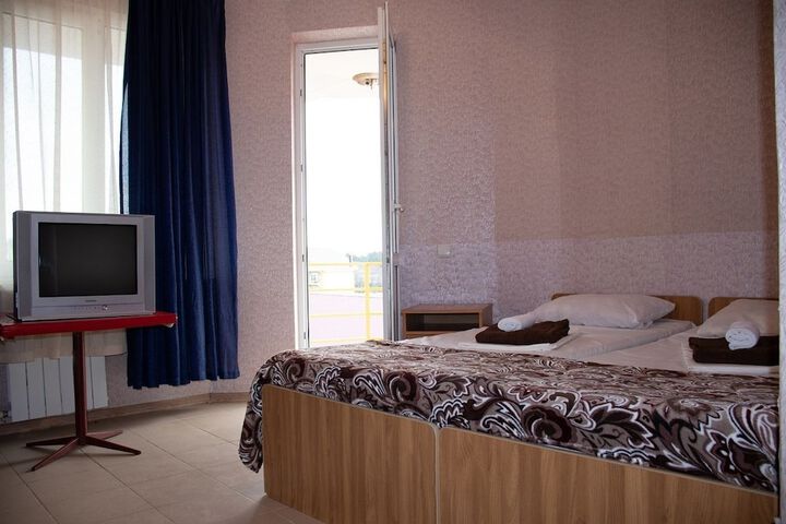 Room 33 of 62