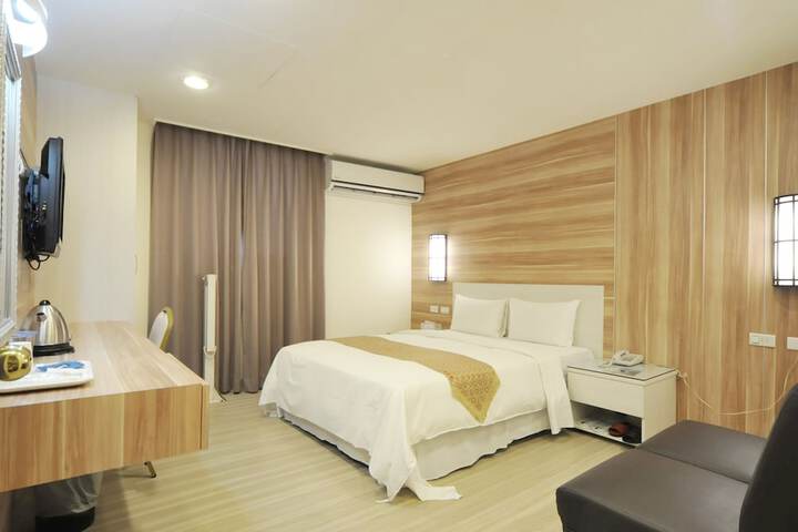 Room 4 of 28