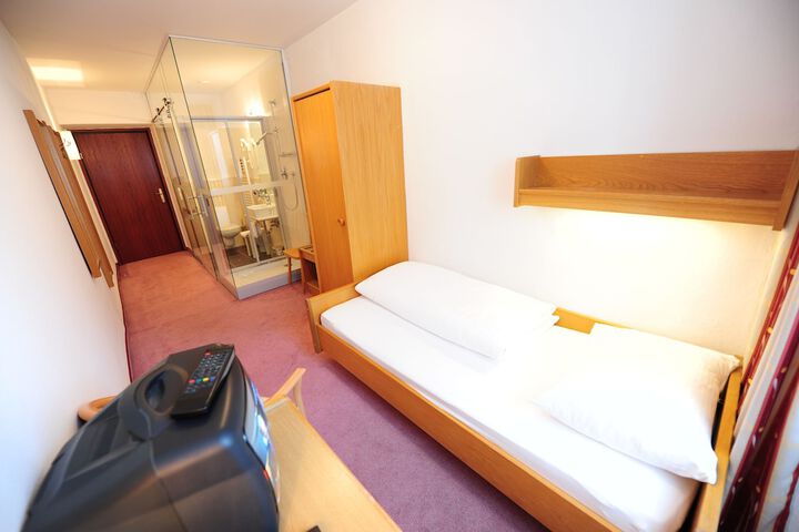 Room 14 of 88