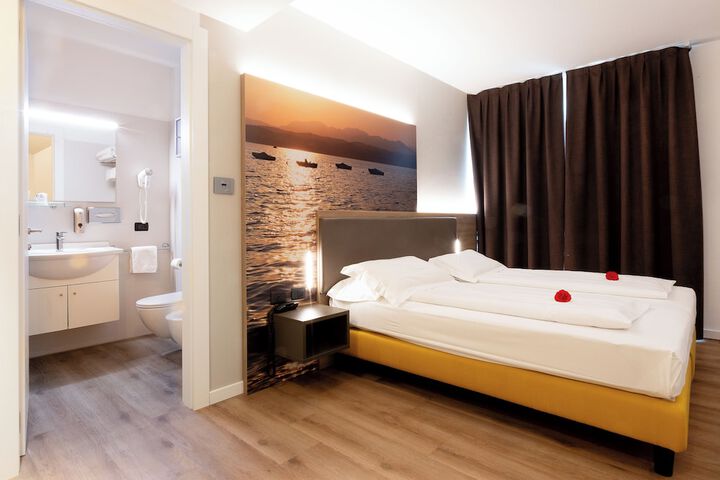 Room 12 of 73
