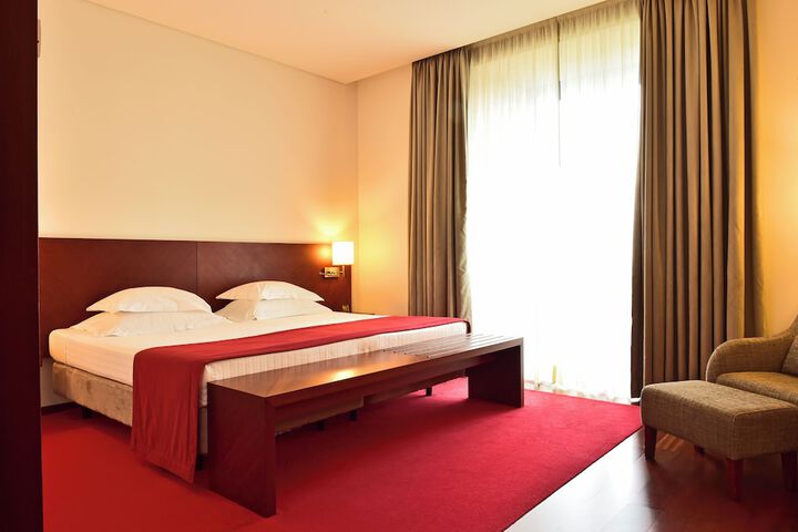 Room 5 of 38