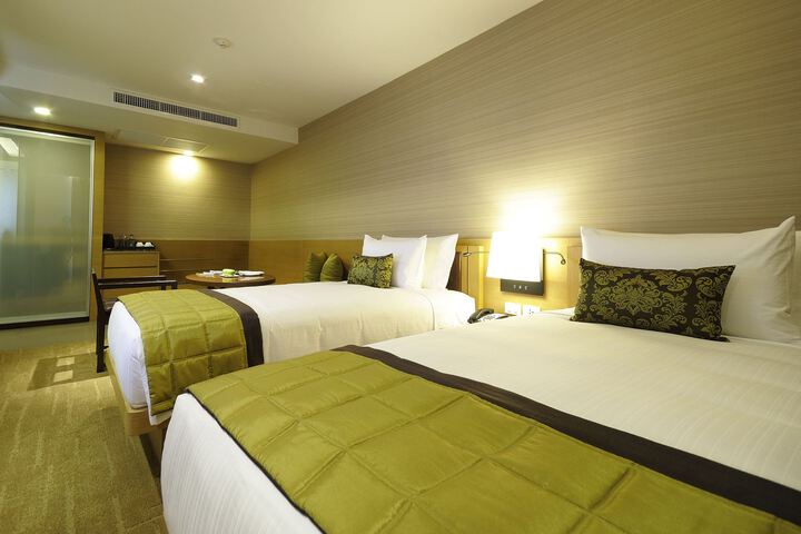Room 3 of 70