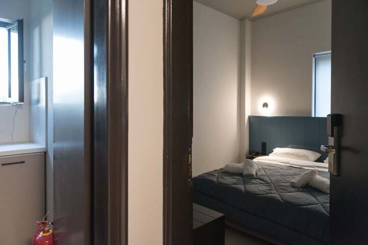 Room 5 of 90
