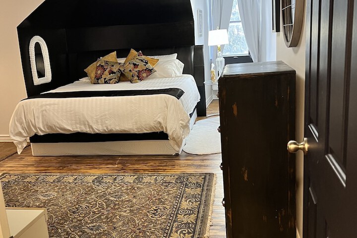 Room 27 of 162
