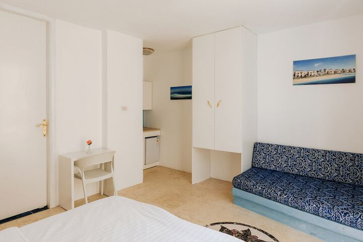 Room 48 of 98