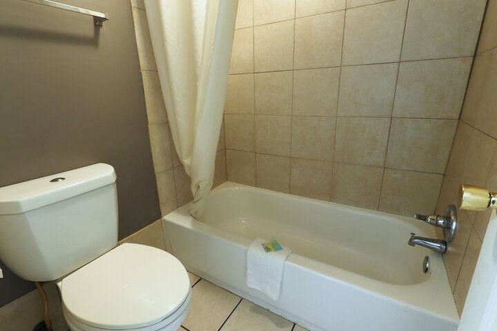 Renovated Standard King Bed (17 of 21)