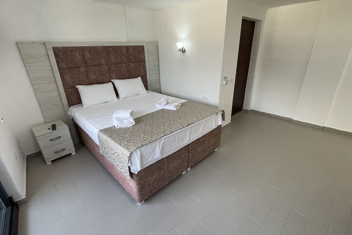 Room 10 of 92