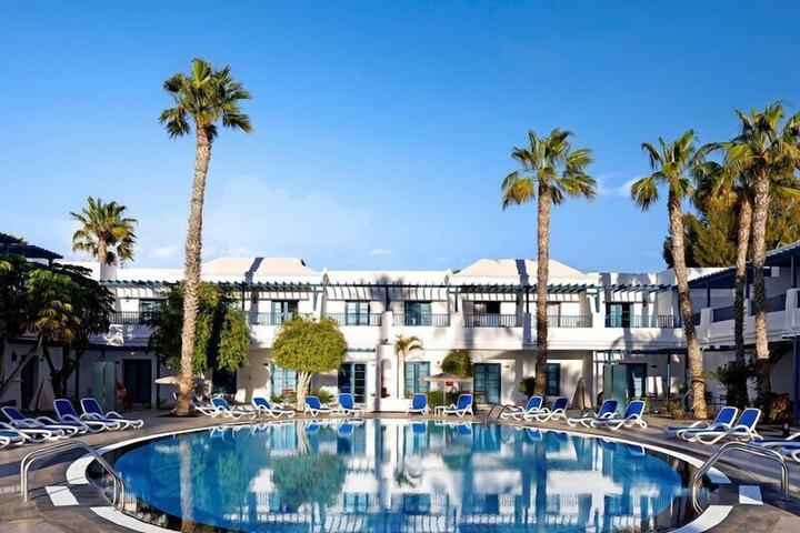 Hotel with Pool