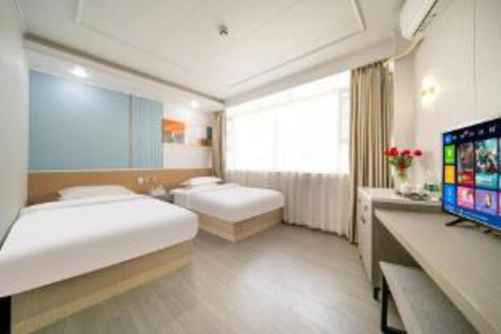 Room 6 of 7