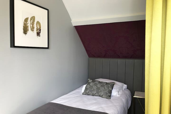 Room 42 of 80