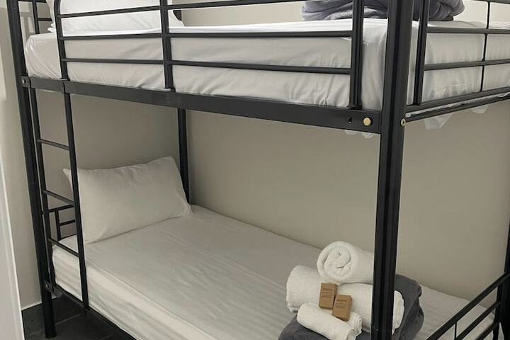 Room 5 of 157