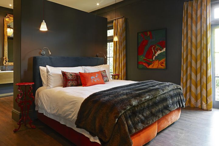 Room 3 of 76