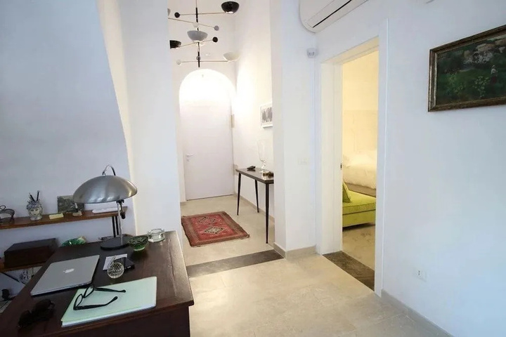 Room 4 of 17
