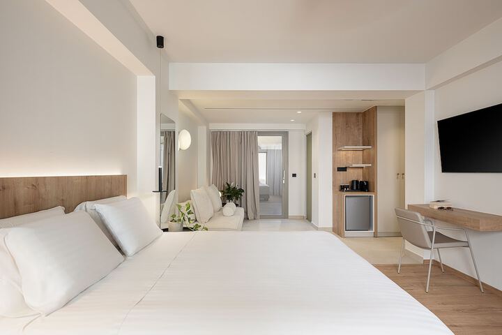 Room 13 of 77