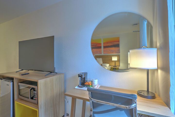 Room 13 of 23